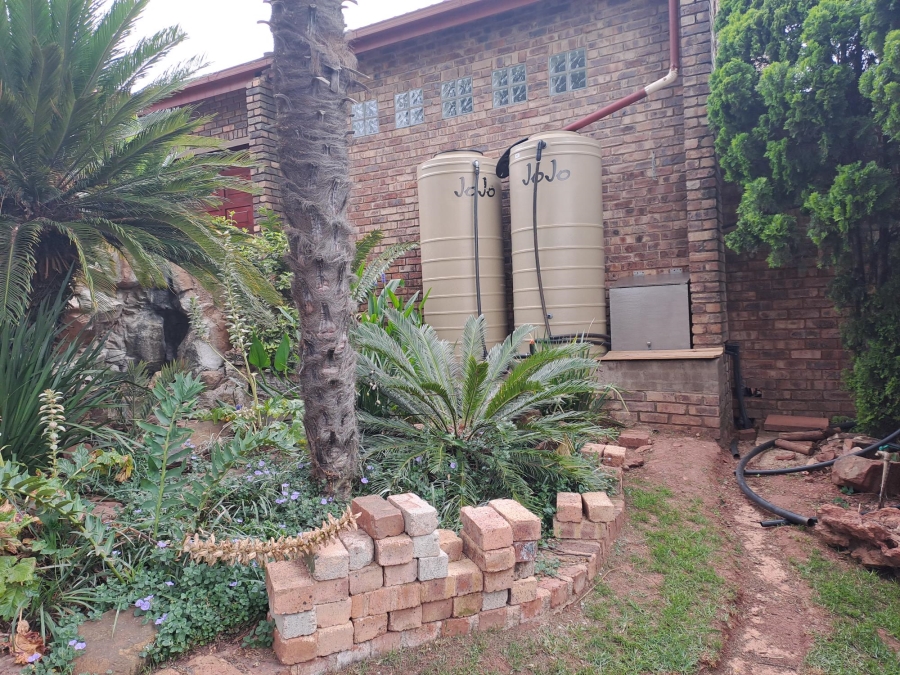 To Let 3 Bedroom Property for Rent in Wilro Park Gauteng