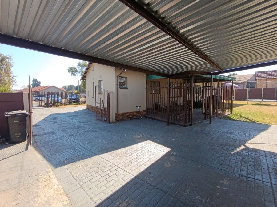 3 Bedroom Property for Sale in Verwoerdpark Gauteng