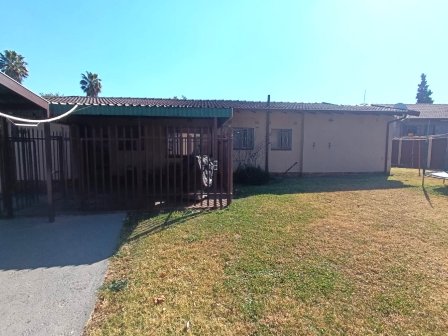 3 Bedroom Property for Sale in Verwoerdpark Gauteng