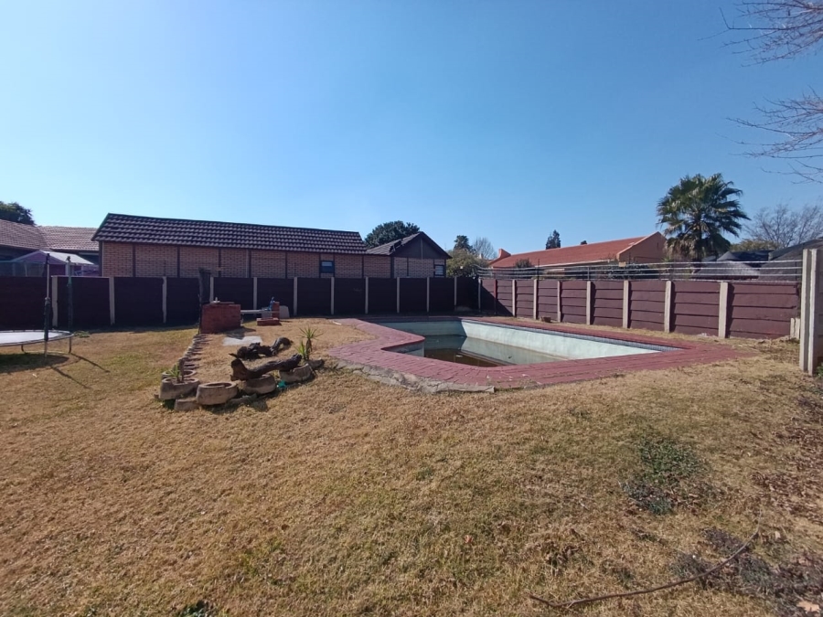3 Bedroom Property for Sale in Verwoerdpark Gauteng