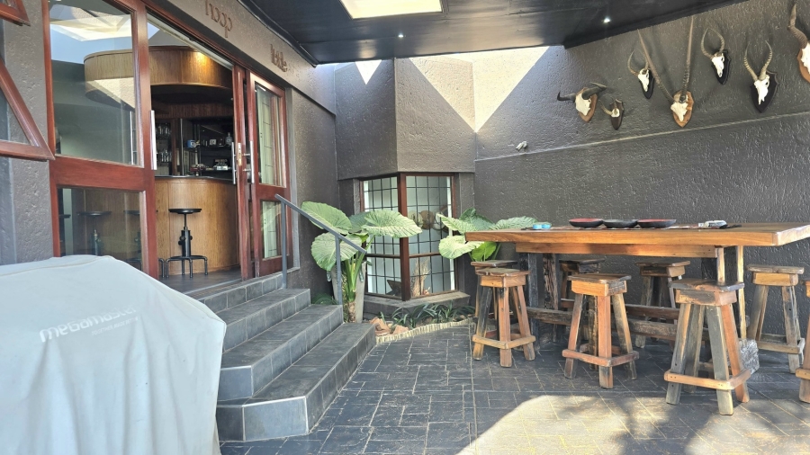 To Let 4 Bedroom Property for Rent in Waterkloof Ridge Gauteng