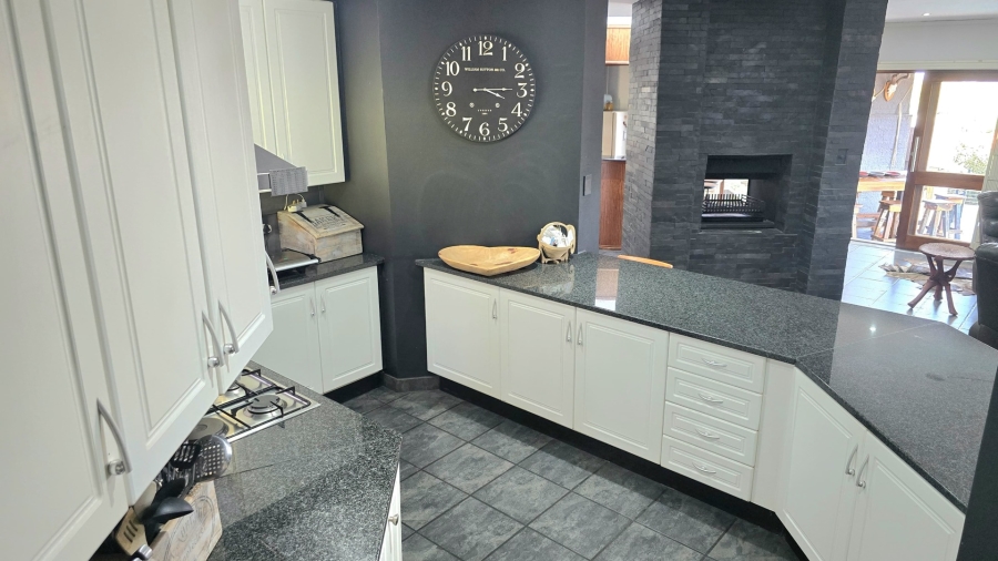 To Let 4 Bedroom Property for Rent in Waterkloof Ridge Gauteng