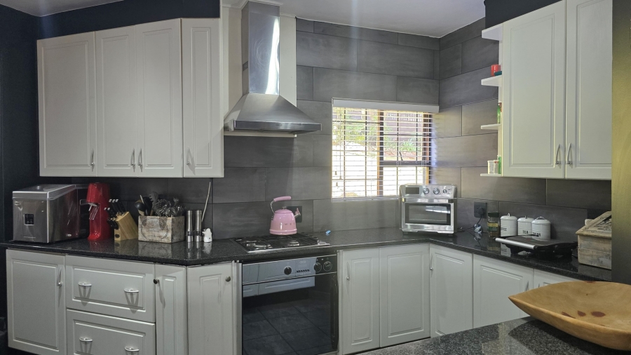 To Let 4 Bedroom Property for Rent in Waterkloof Ridge Gauteng