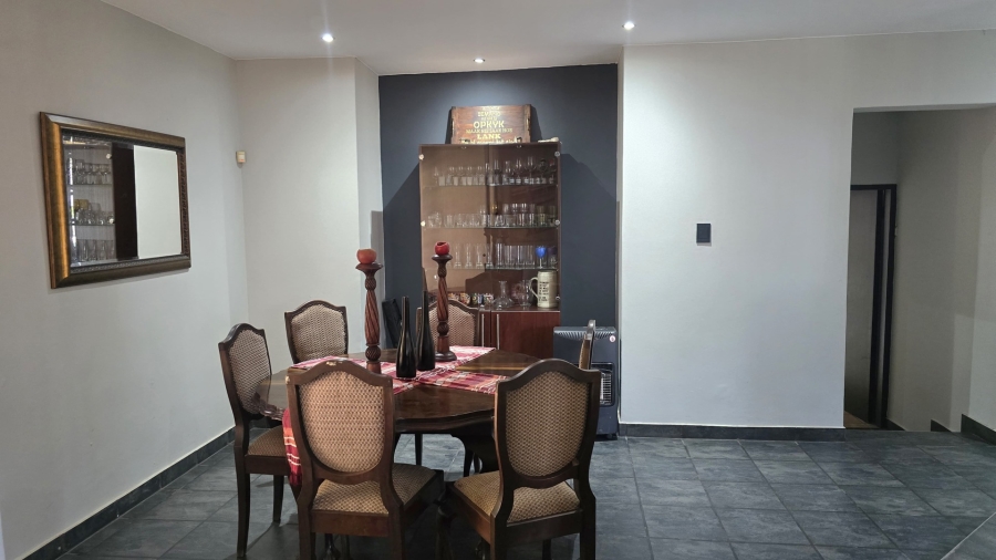 To Let 4 Bedroom Property for Rent in Waterkloof Ridge Gauteng