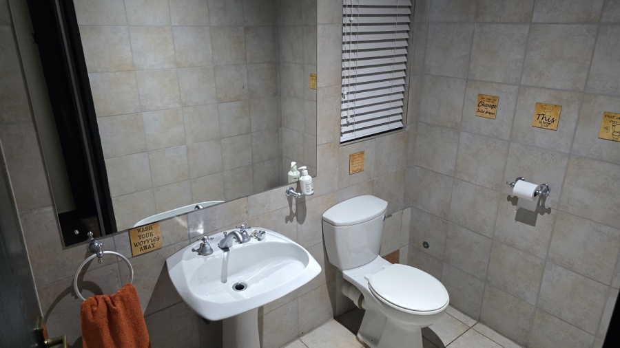 To Let 4 Bedroom Property for Rent in Waterkloof Ridge Gauteng
