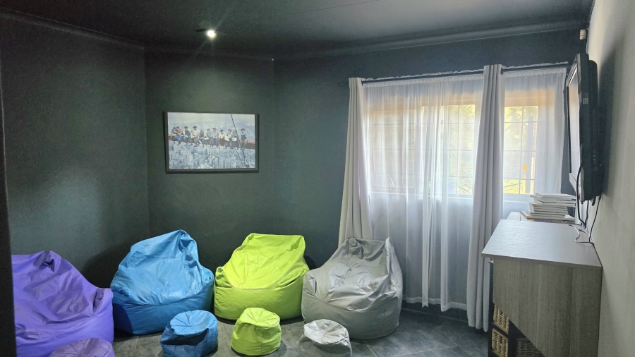 To Let 4 Bedroom Property for Rent in Waterkloof Ridge Gauteng
