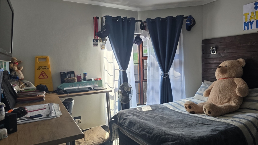 To Let 4 Bedroom Property for Rent in Waterkloof Ridge Gauteng