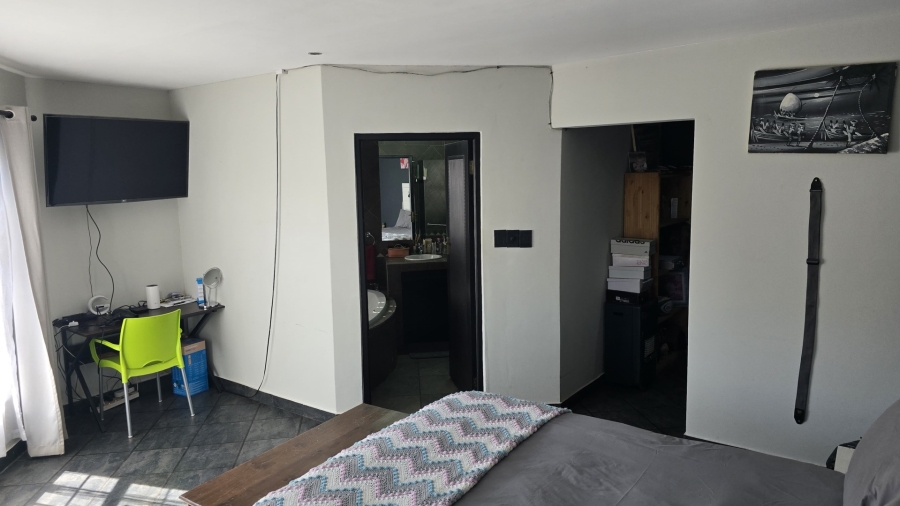 To Let 4 Bedroom Property for Rent in Waterkloof Ridge Gauteng