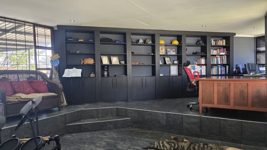 To Let 4 Bedroom Property for Rent in Waterkloof Ridge Gauteng