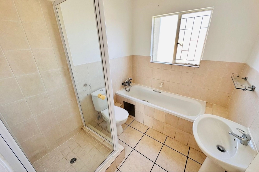 To Let 2 Bedroom Property for Rent in North Riding Gauteng