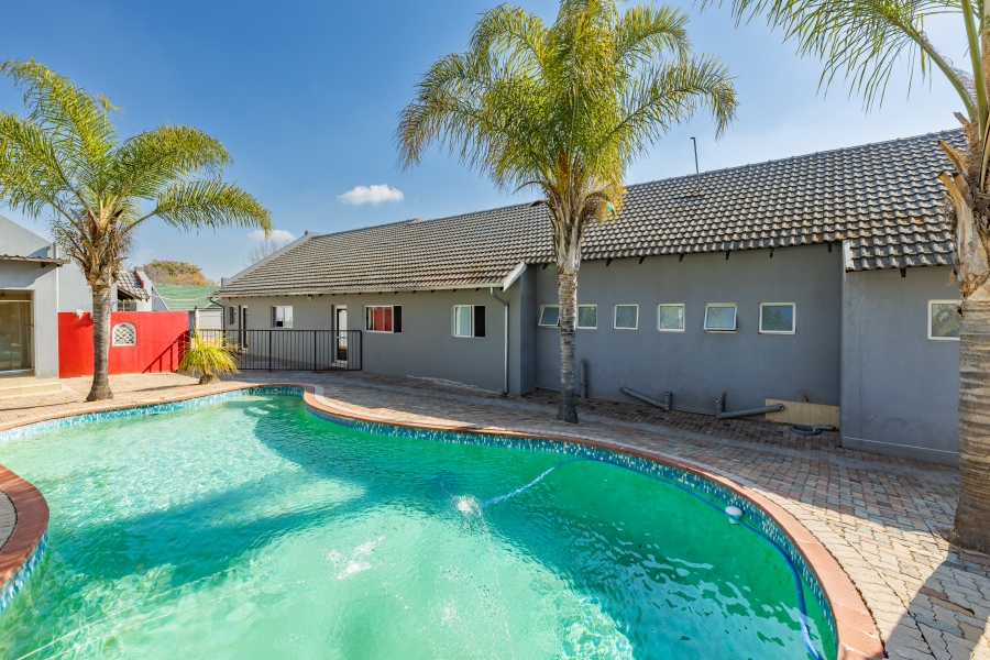 8 Bedroom Property for Sale in Bryanston Gauteng