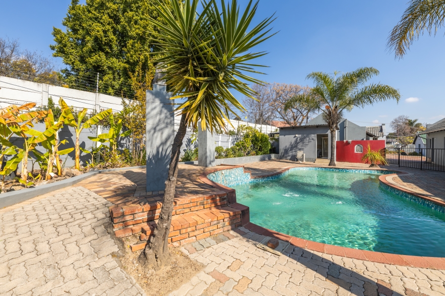 8 Bedroom Property for Sale in Bryanston Gauteng