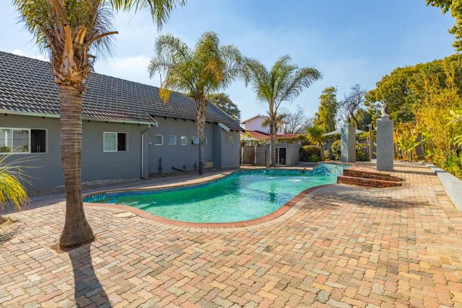 8 Bedroom Property for Sale in Bryanston Gauteng