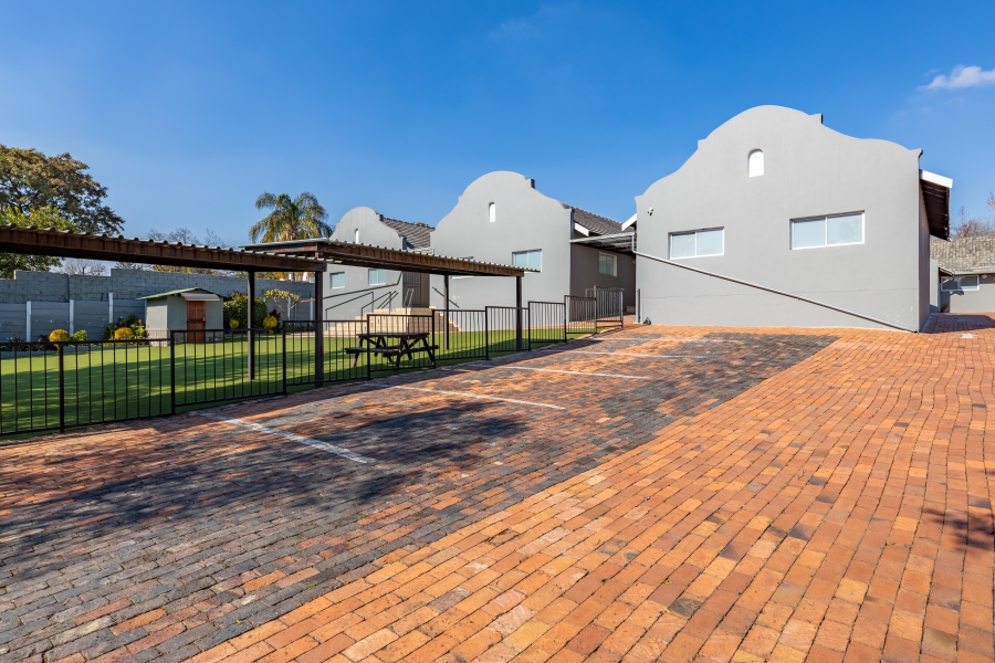 8 Bedroom Property for Sale in Bryanston Gauteng