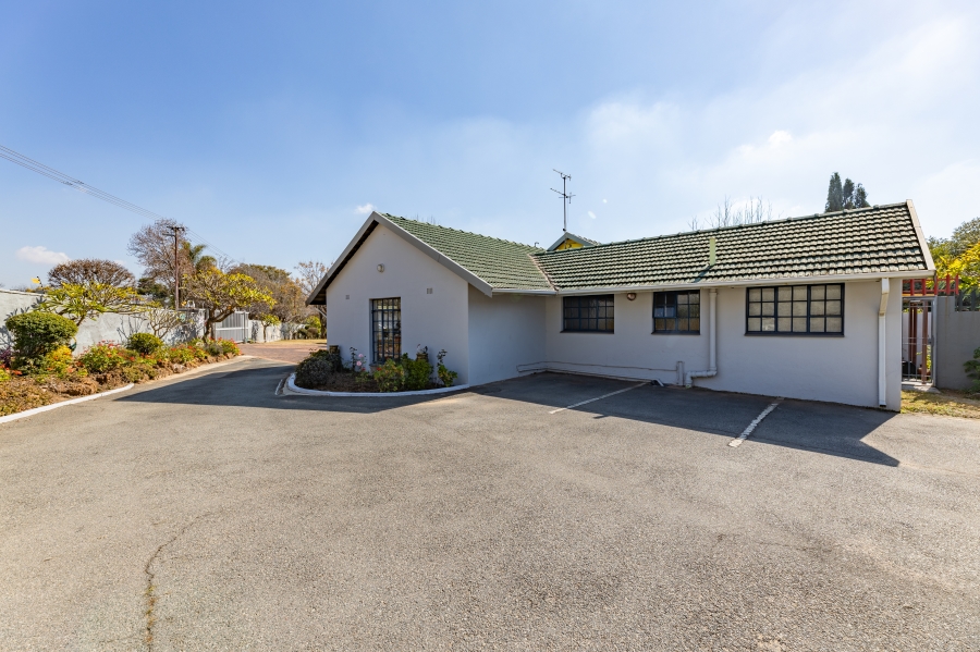 8 Bedroom Property for Sale in Bryanston Gauteng