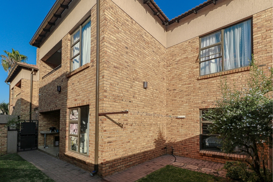 2 Bedroom Property for Sale in Ravenswood Gauteng