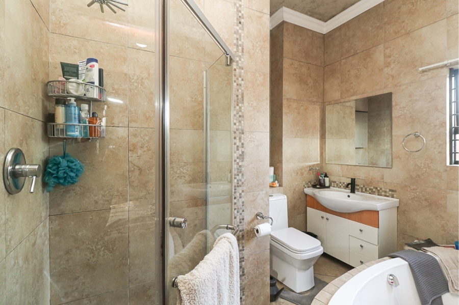 2 Bedroom Property for Sale in Ravenswood Gauteng