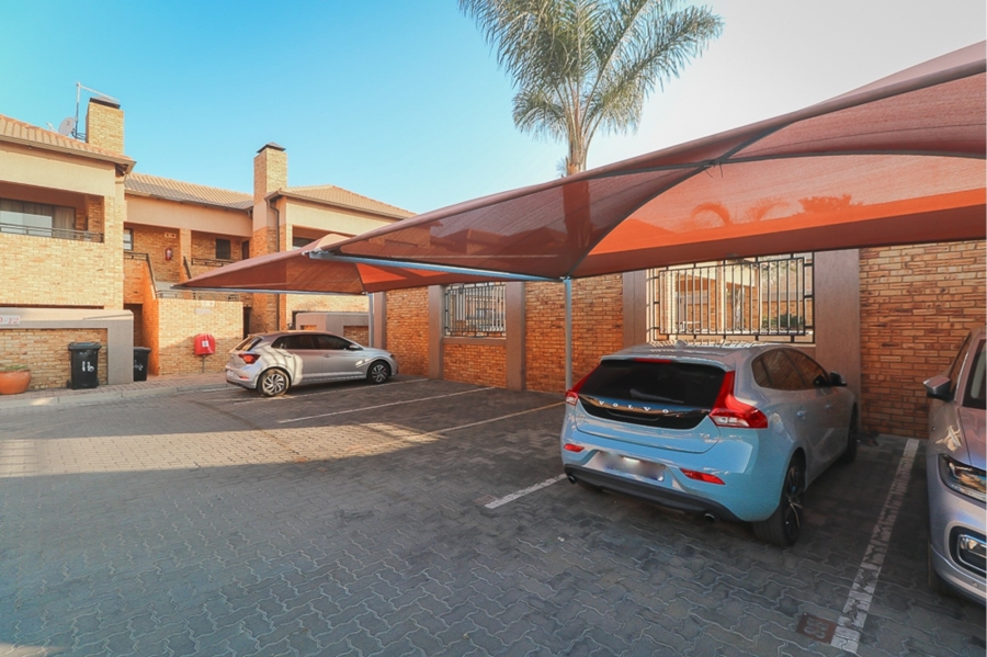 2 Bedroom Property for Sale in Ravenswood Gauteng