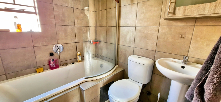2 Bedroom Property for Sale in Montana Tuine Gauteng
