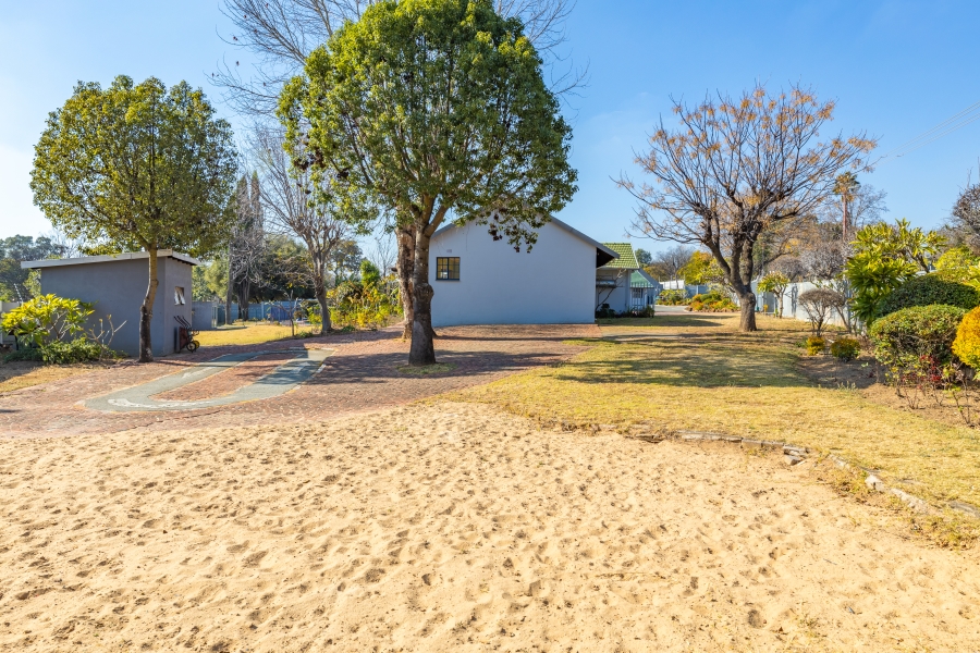 7 Bedroom Property for Sale in Bryanston Gauteng