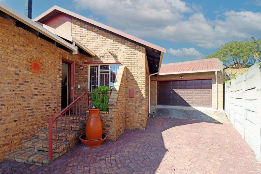 3 Bedroom Property for Sale in Marais Steyn Park Gauteng