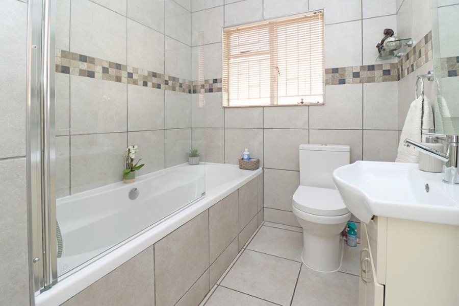 3 Bedroom Property for Sale in Marais Steyn Park Gauteng