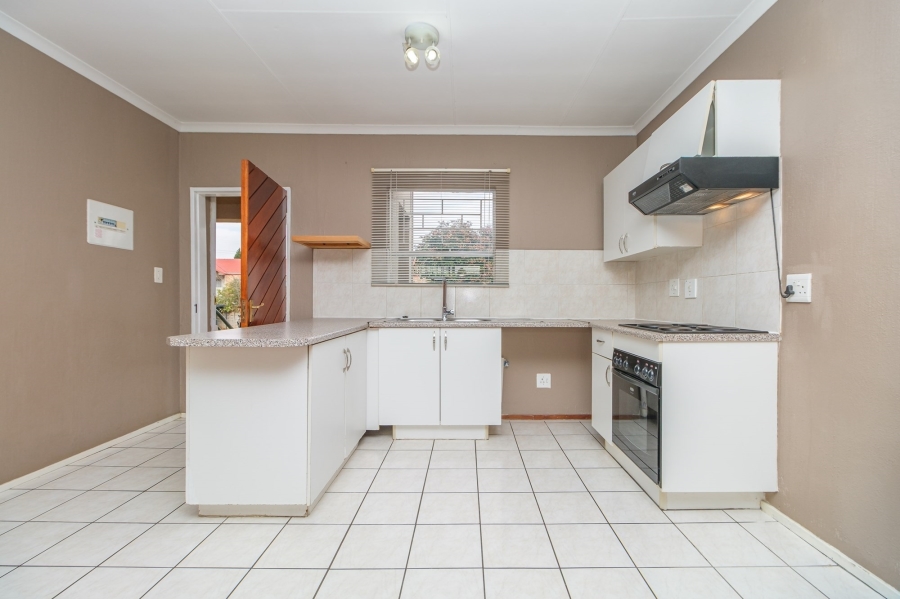 2 Bedroom Property for Sale in Wilgeheuwel Gauteng