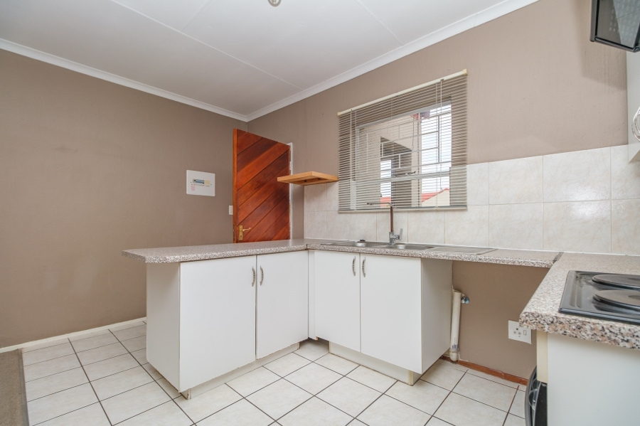 2 Bedroom Property for Sale in Wilgeheuwel Gauteng