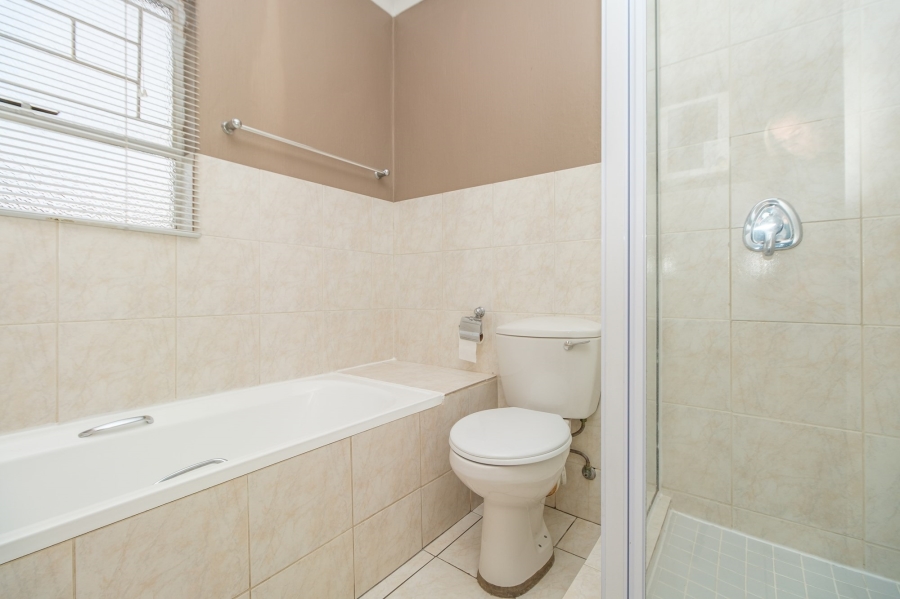 2 Bedroom Property for Sale in Wilgeheuwel Gauteng