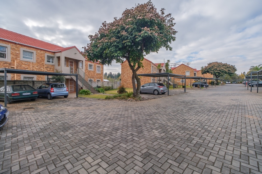 2 Bedroom Property for Sale in Wilgeheuwel Gauteng