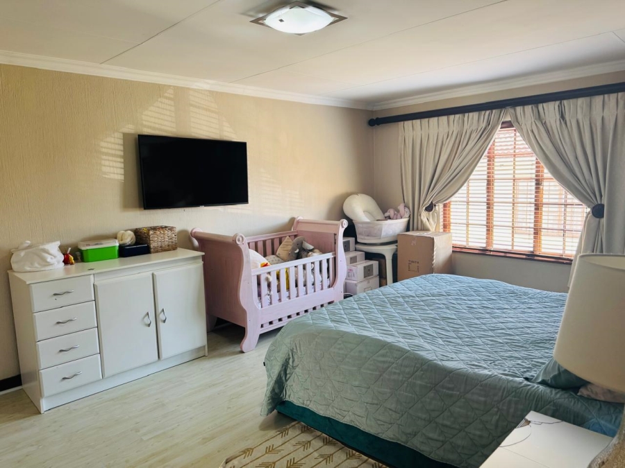 To Let 3 Bedroom Property for Rent in Noordwyk Gauteng
