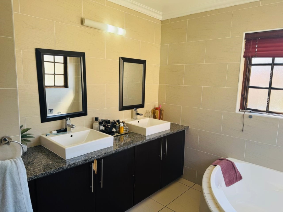 To Let 3 Bedroom Property for Rent in Noordwyk Gauteng