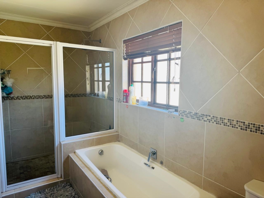 To Let 3 Bedroom Property for Rent in Noordwyk Gauteng