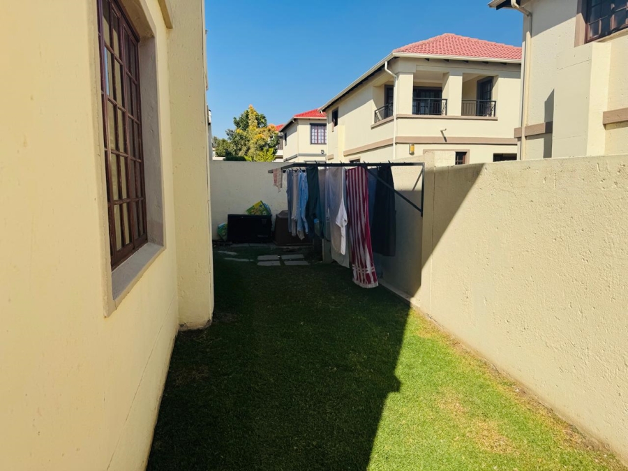 To Let 3 Bedroom Property for Rent in Noordwyk Gauteng