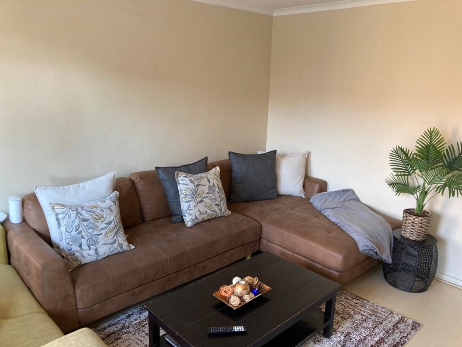 To Let 2 Bedroom Property for Rent in Garsfontein Gauteng