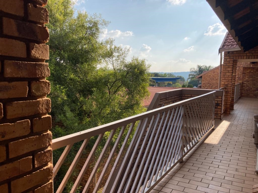 To Let 2 Bedroom Property for Rent in Garsfontein Gauteng