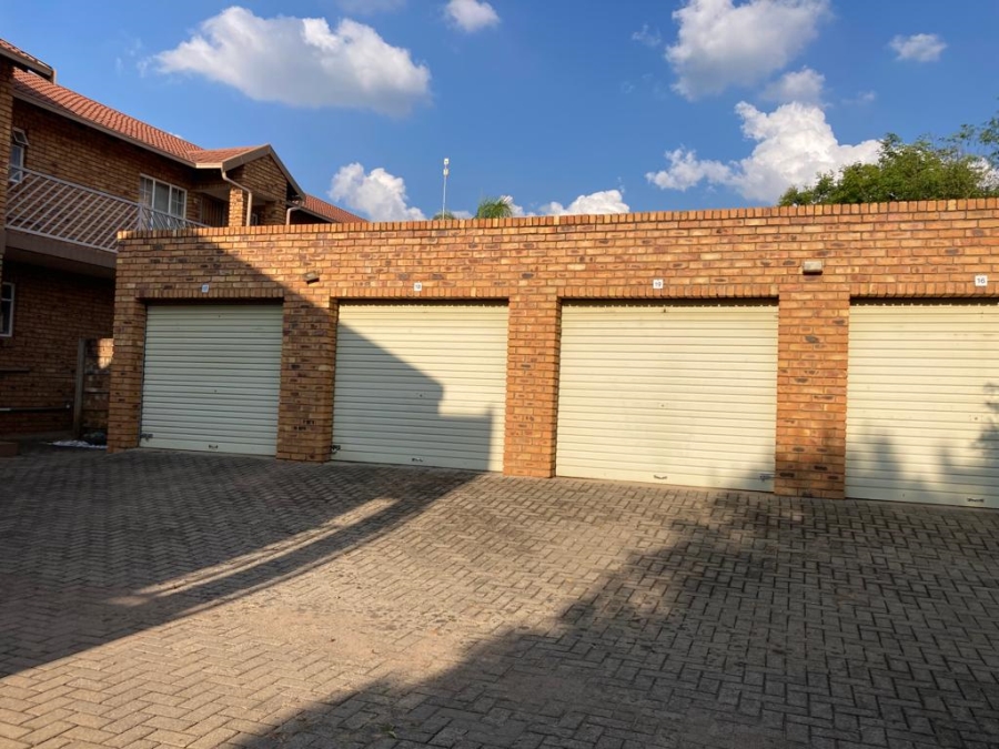 To Let 2 Bedroom Property for Rent in Garsfontein Gauteng