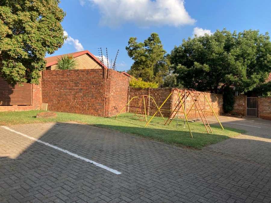 To Let 2 Bedroom Property for Rent in Garsfontein Gauteng