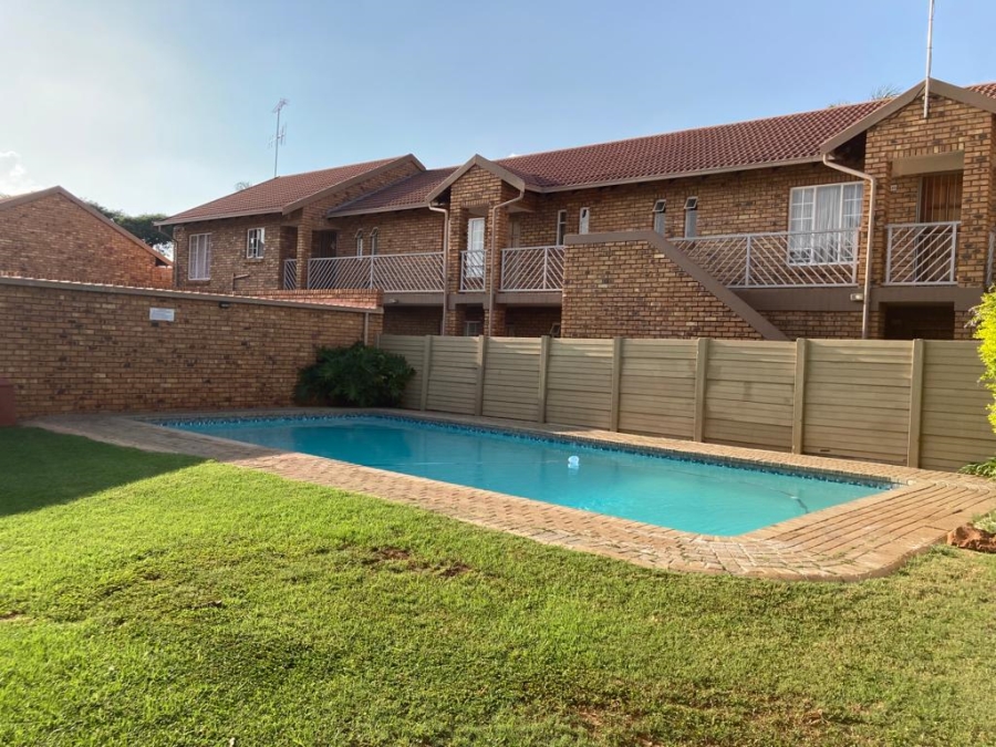 To Let 2 Bedroom Property for Rent in Garsfontein Gauteng