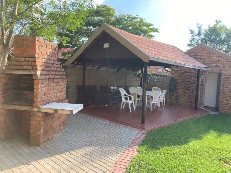 To Let 2 Bedroom Property for Rent in Garsfontein Gauteng