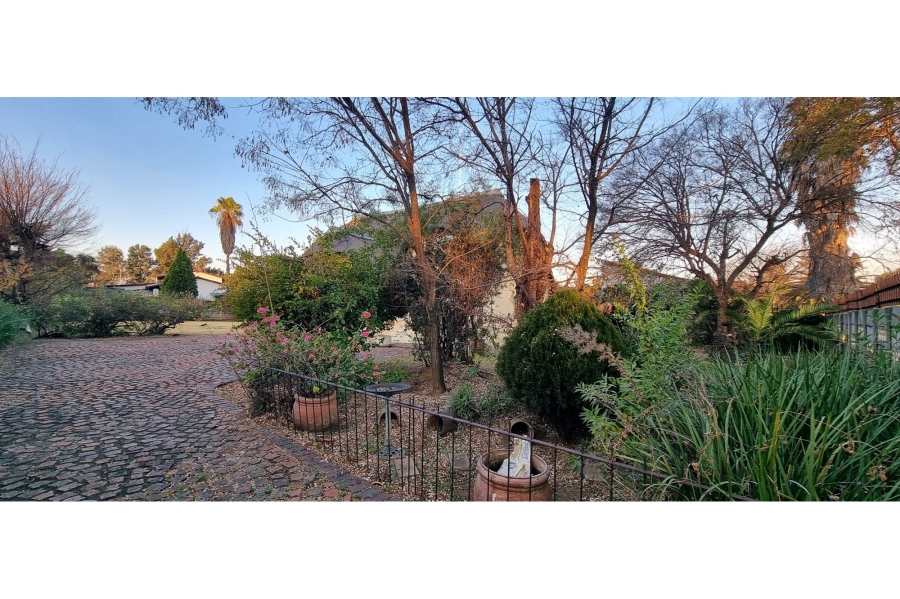 3 Bedroom Property for Sale in Brackendowns Gauteng