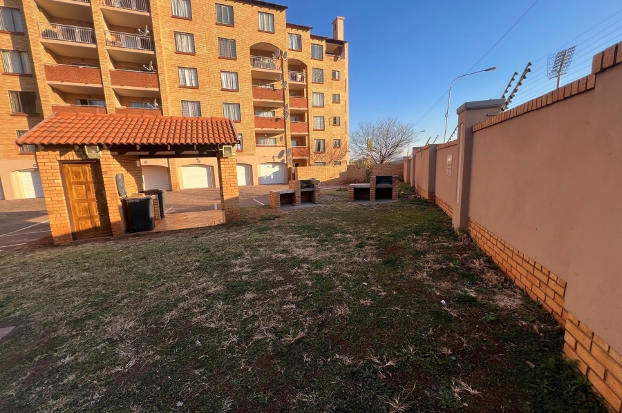 To Let 2 Bedroom Property for Rent in Die Hoewes Gauteng