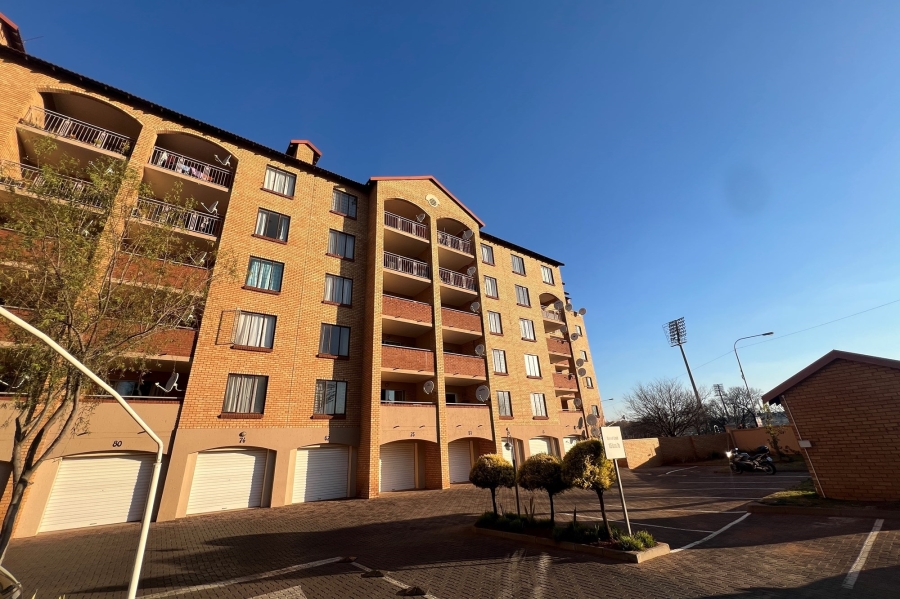 To Let 2 Bedroom Property for Rent in Die Hoewes Gauteng