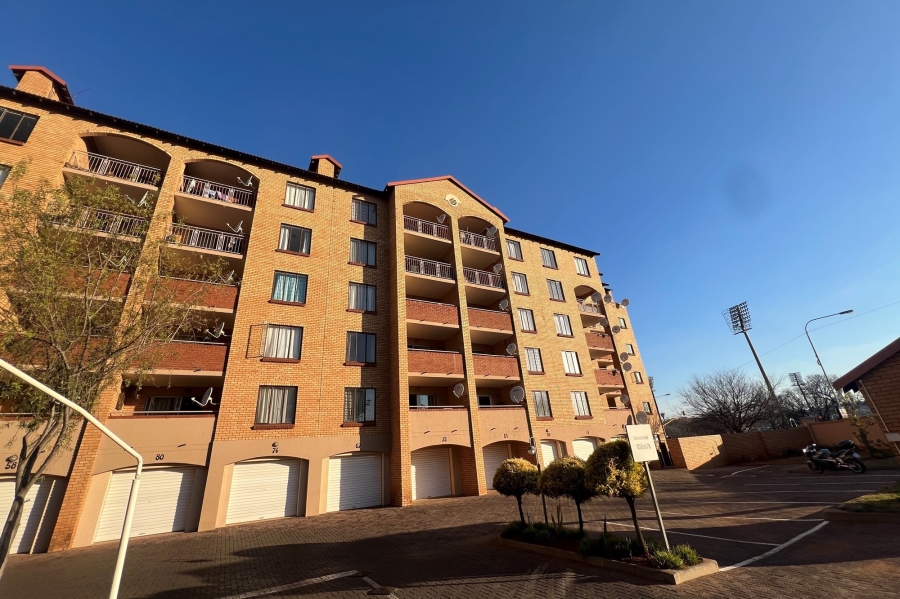 To Let 2 Bedroom Property for Rent in Die Hoewes Gauteng