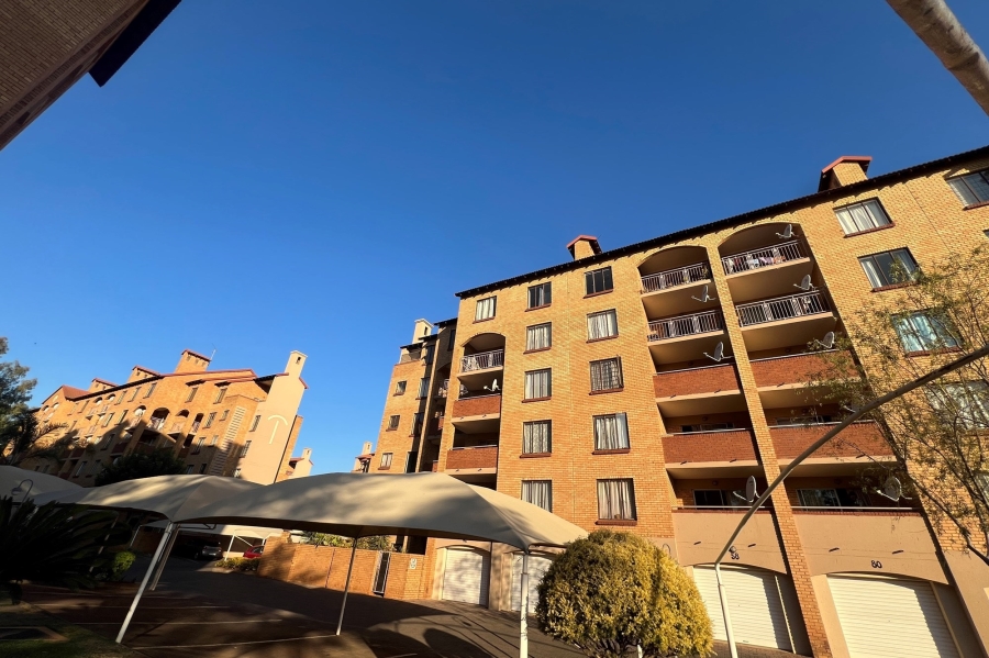 To Let 2 Bedroom Property for Rent in Die Hoewes Gauteng