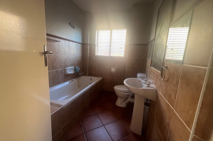 To Let 2 Bedroom Property for Rent in Die Hoewes Gauteng