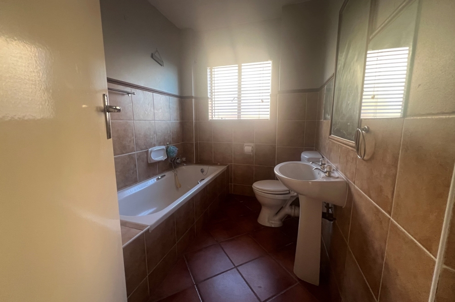 To Let 2 Bedroom Property for Rent in Die Hoewes Gauteng
