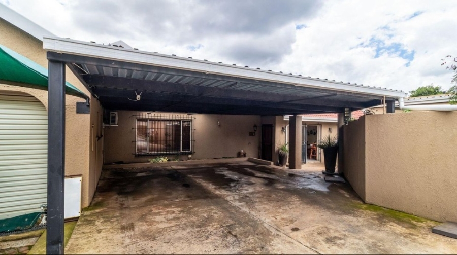 3 Bedroom Property for Sale in Buurendal Gauteng