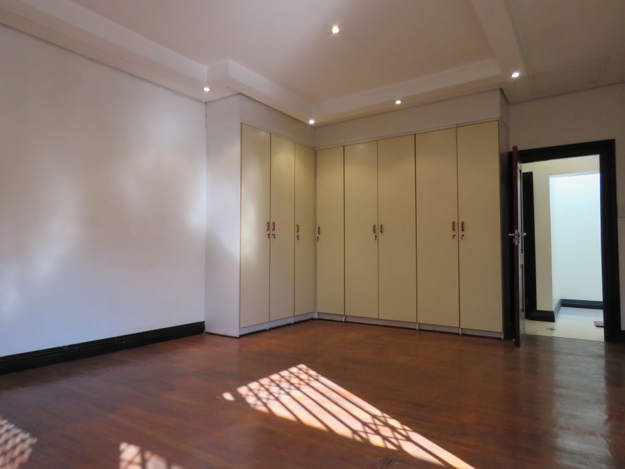 6 Bedroom Property for Sale in Westdene Gauteng