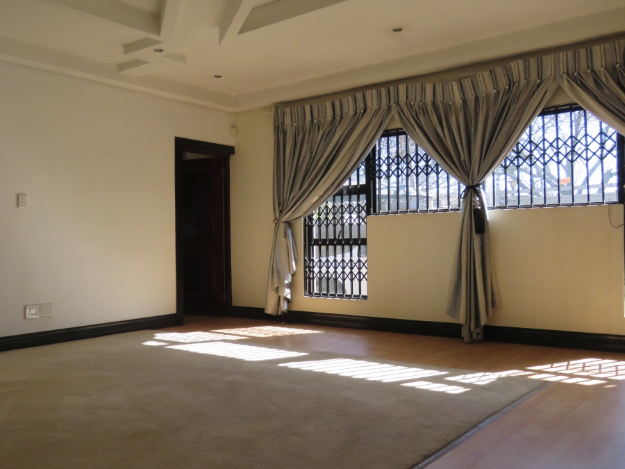 6 Bedroom Property for Sale in Westdene Gauteng
